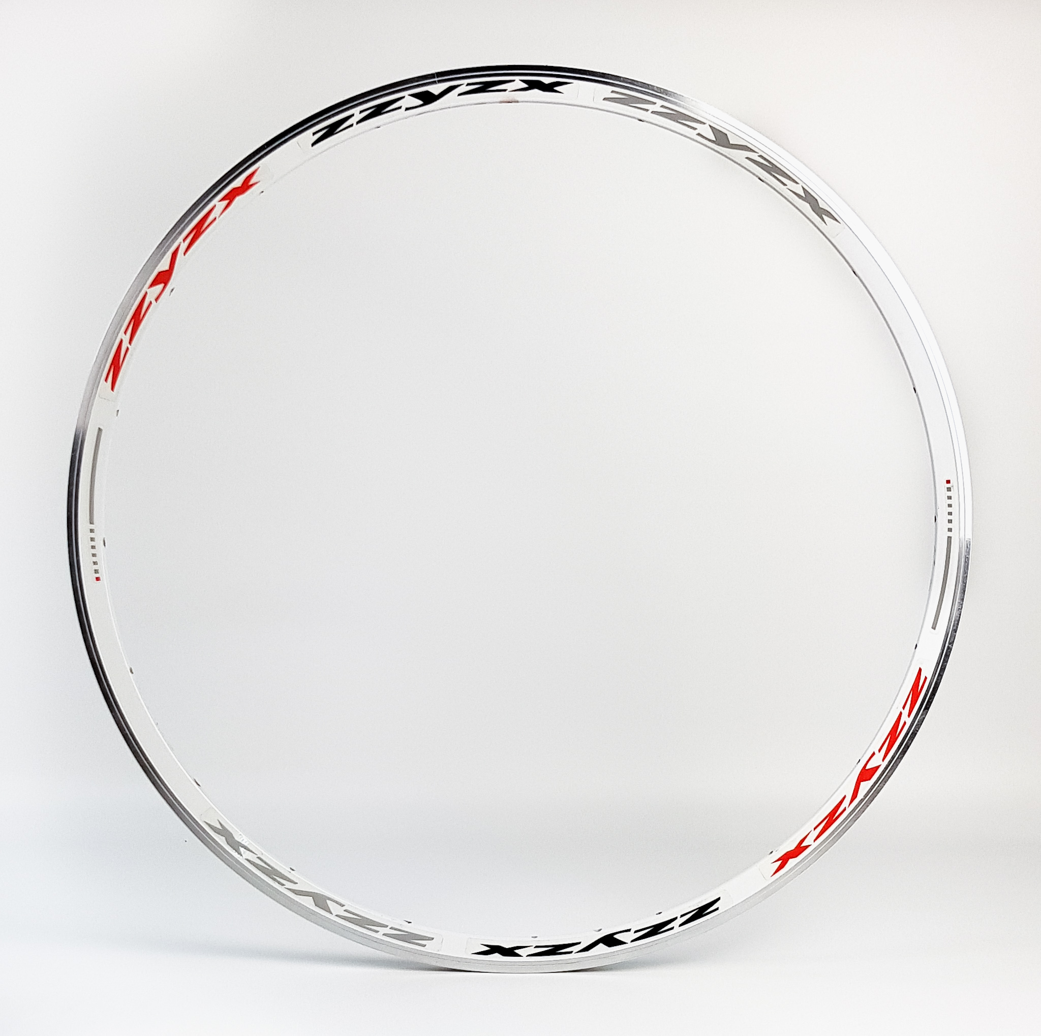 Mach 1 Omega Road Felge 28" 28L weiss/rot