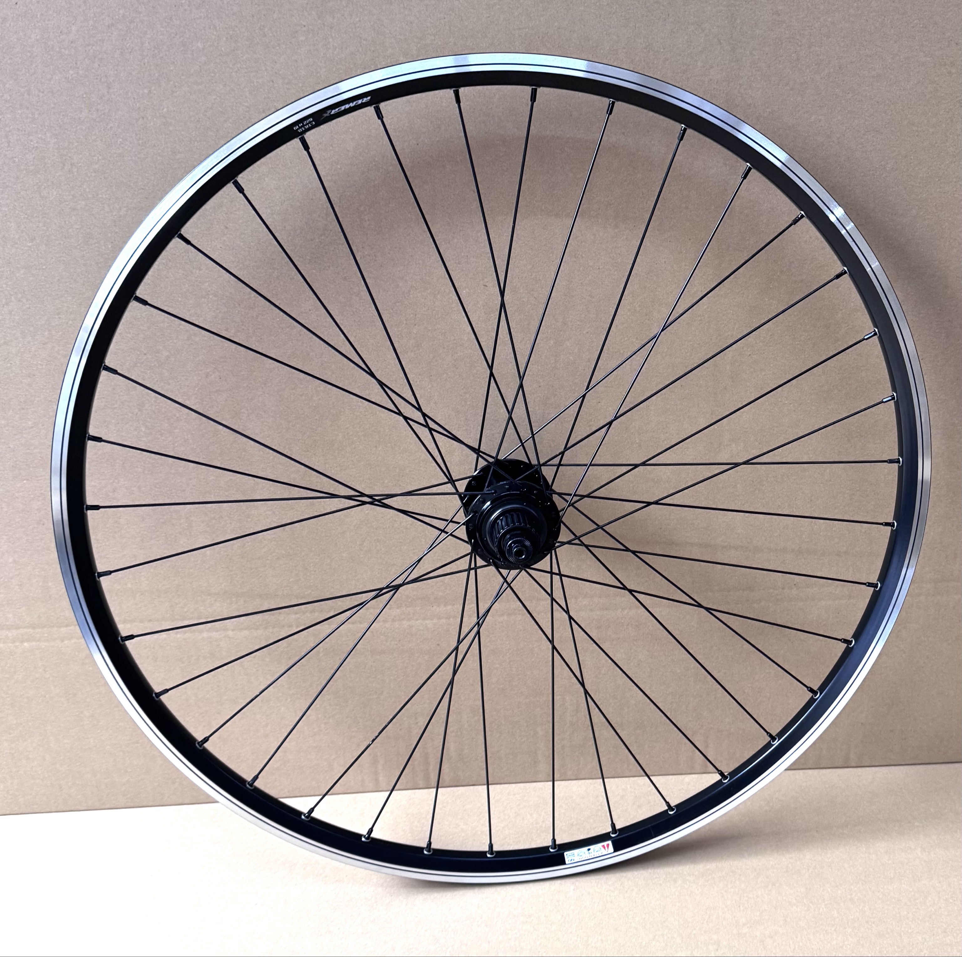 28" Hinterrad Shimano  FH-MT500/Remerx Dragon schwarz Microspline