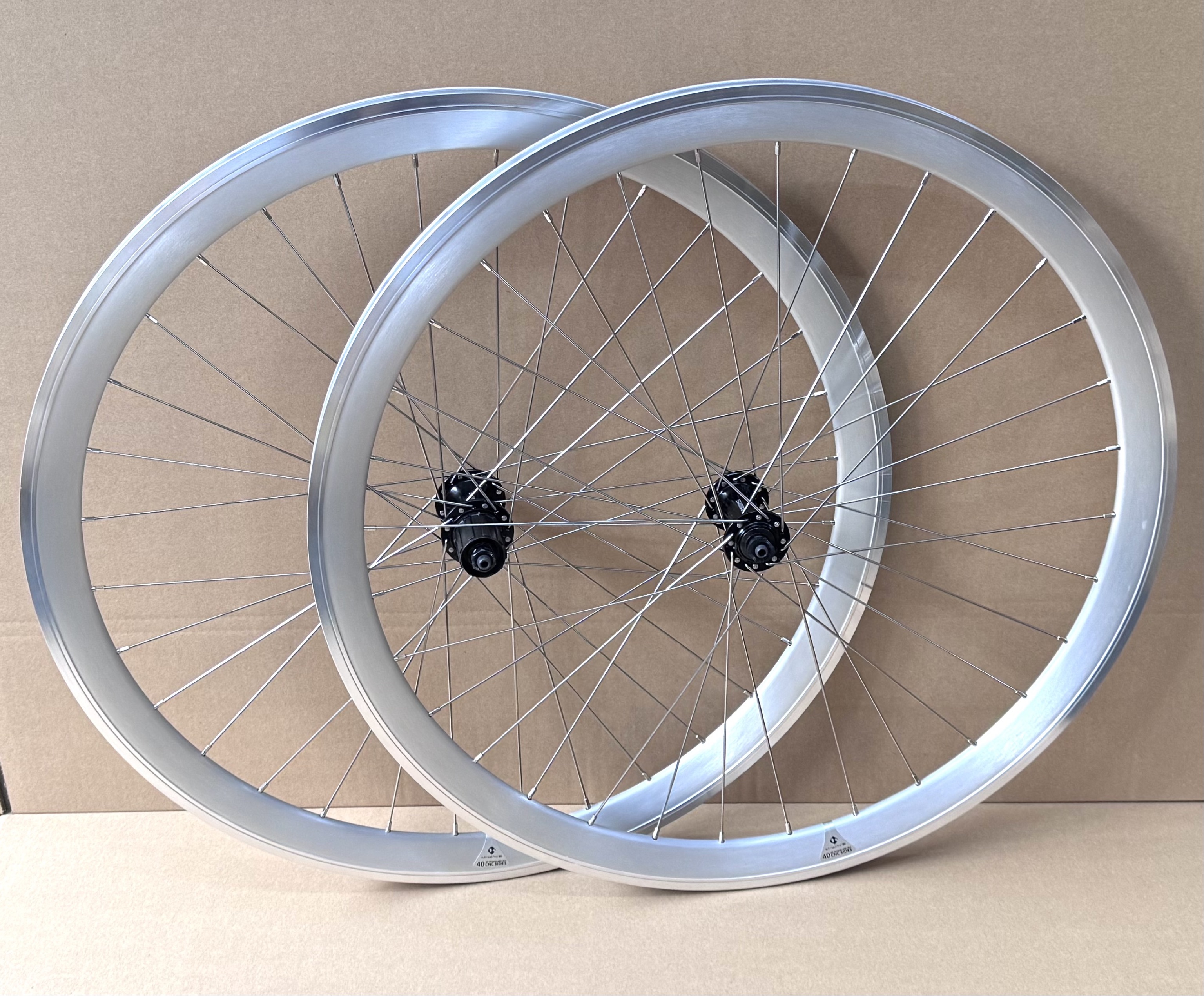28" Laufradsatz Shimano Sora HB/FH-RS300 / M-Wave Aero 40mm silber