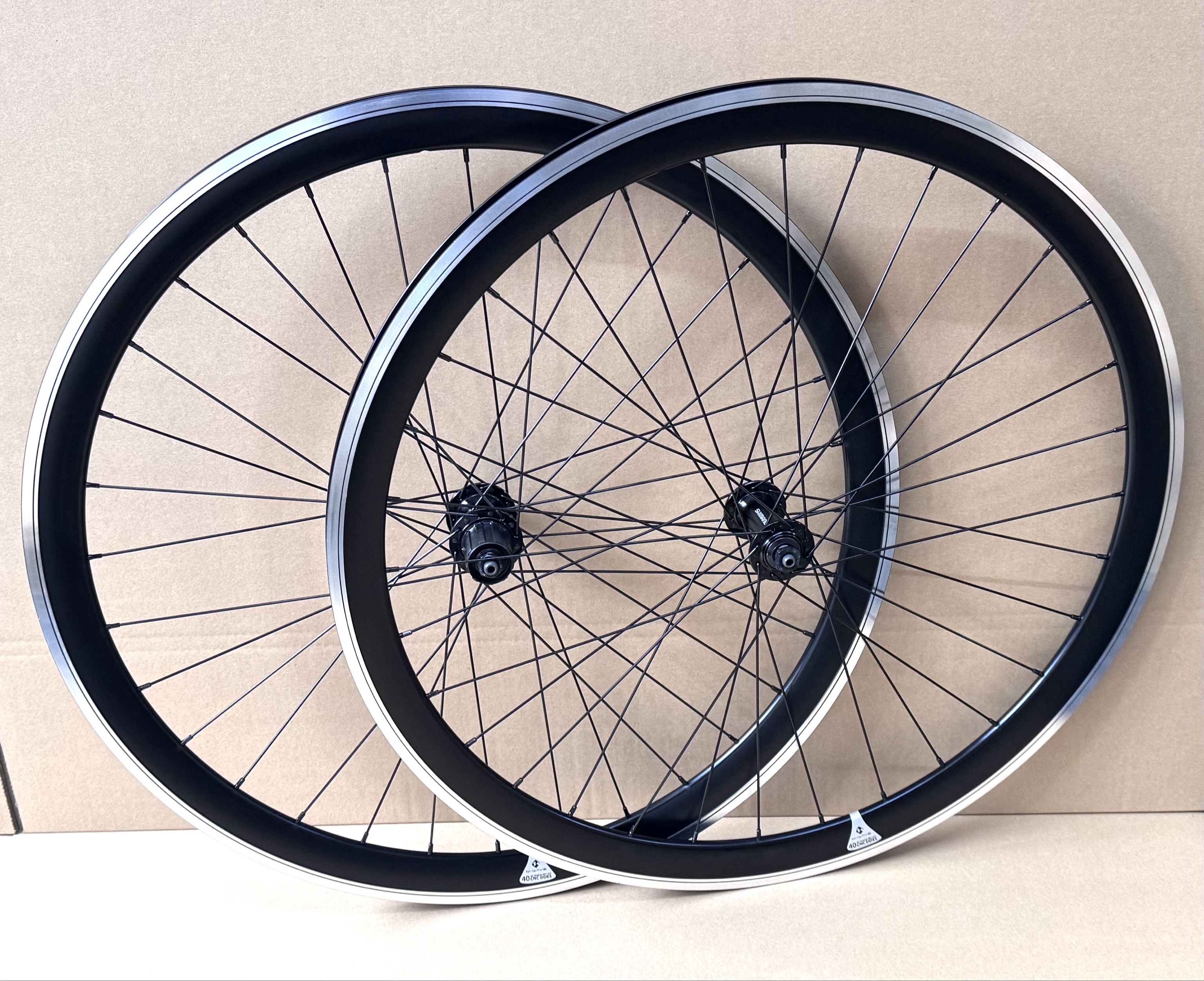 28" Laufradsatz Shimano Sora HB/FH-RS300 / M-Wave Aero 40mm schwarz
