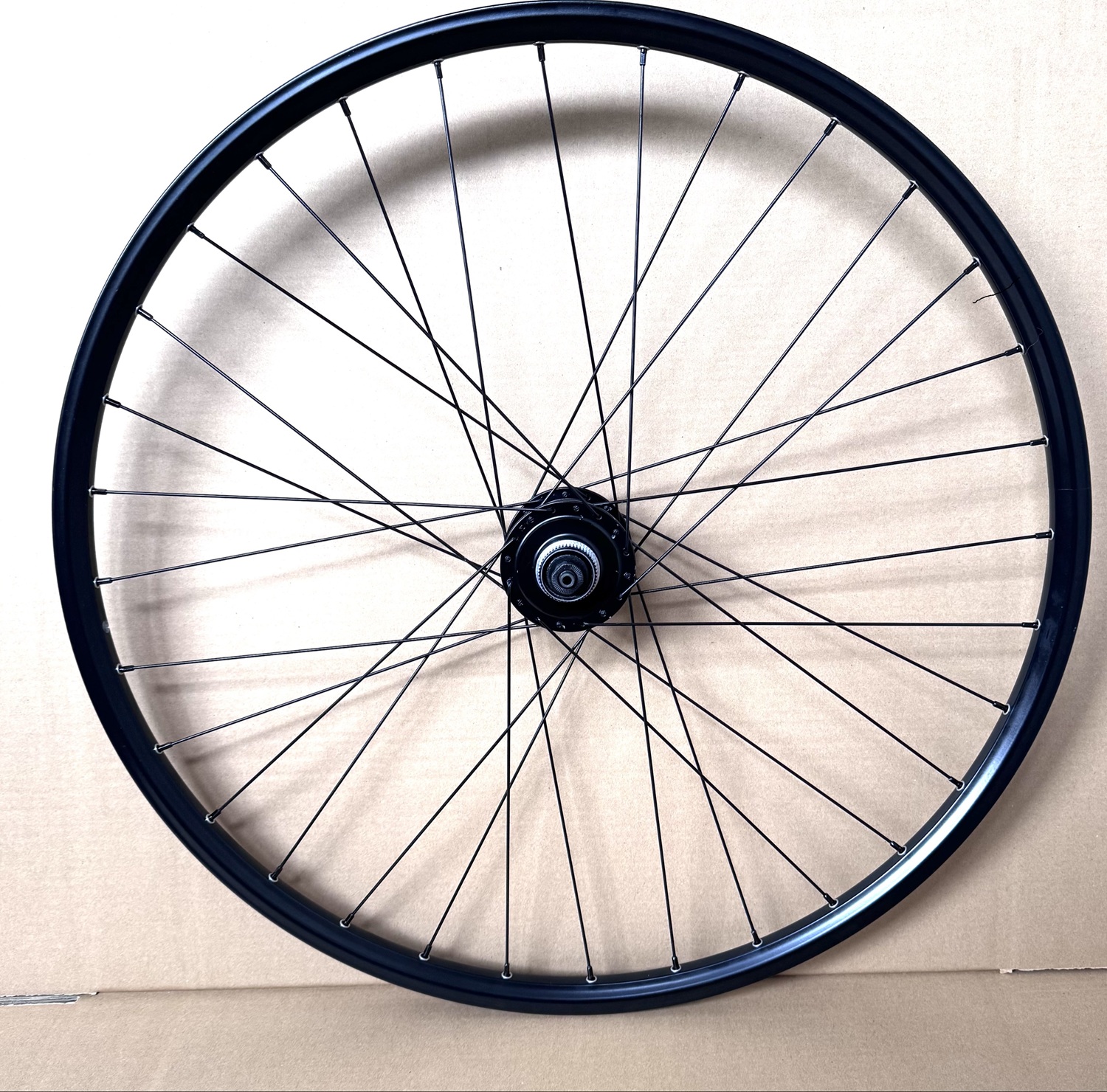 28" Vorderrad Shimano DH-3D37 Nabendynamo/Remerx Top Disc schwarz