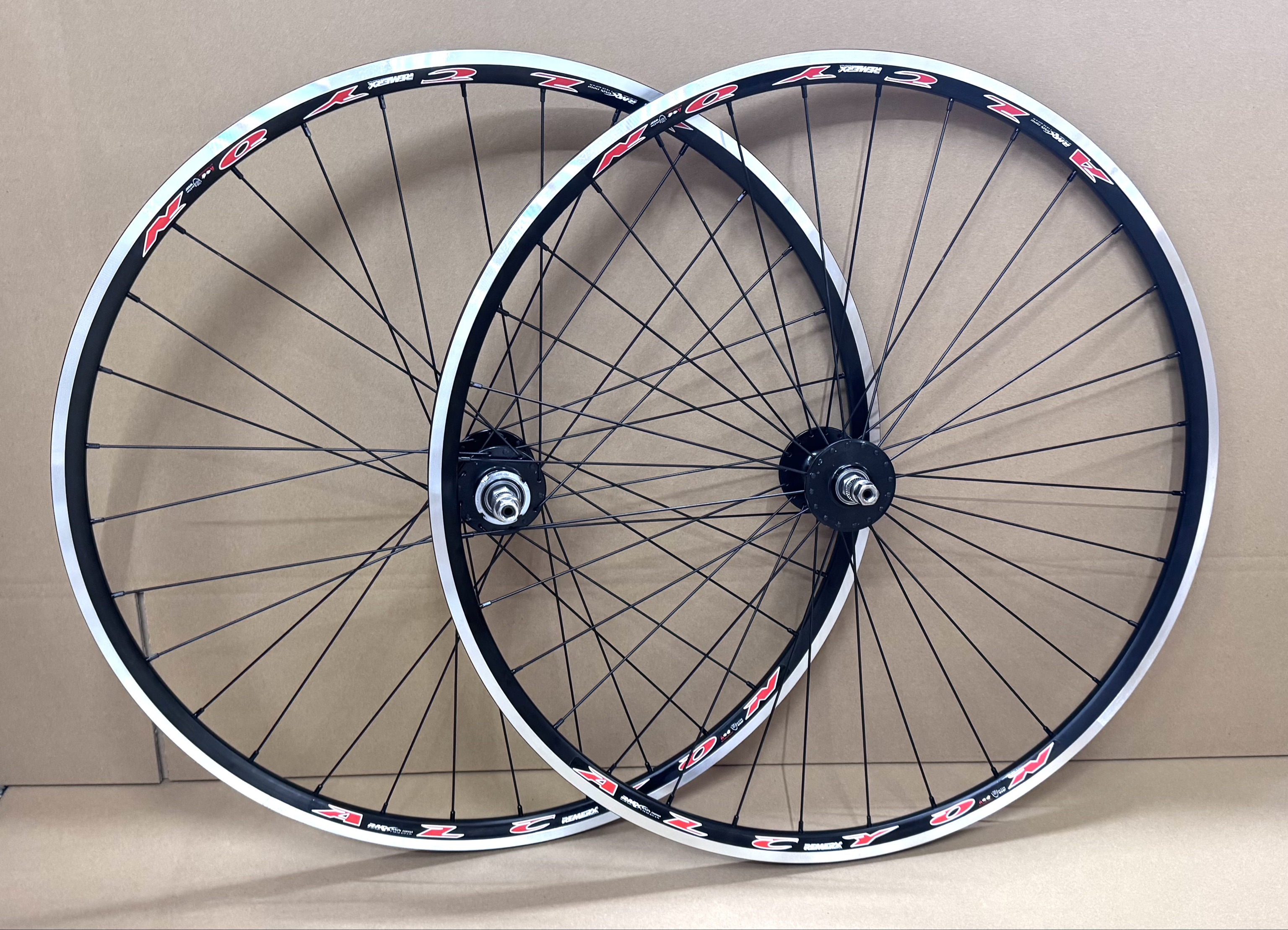 28" Novatec Bahn Fix/Free Laufradsatz/Remerx Alcyon schwarz