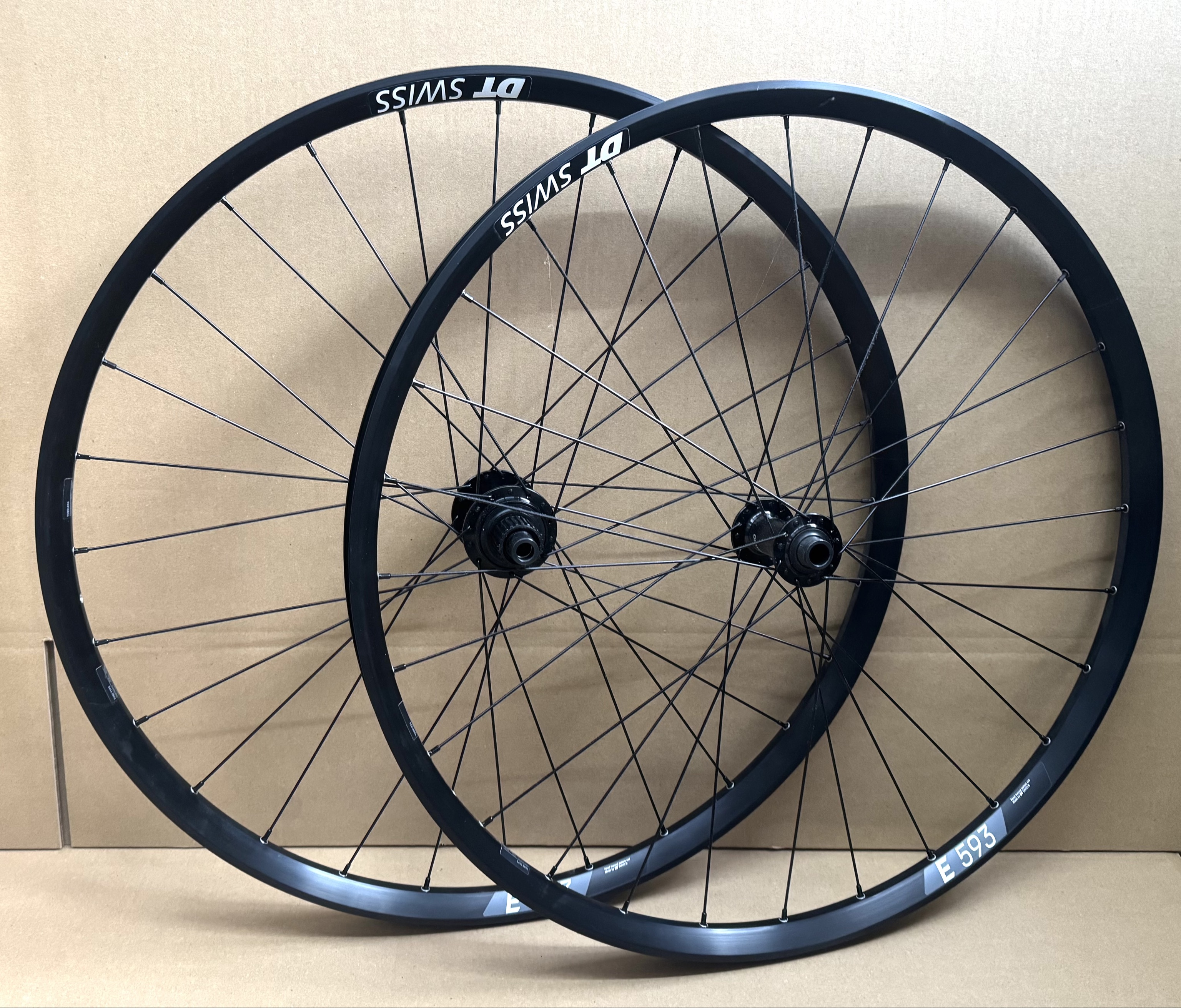 29" Laufradsatz Shimano HB/FH-MT410-B Boost/ Dt Swiss E 593 schwarz