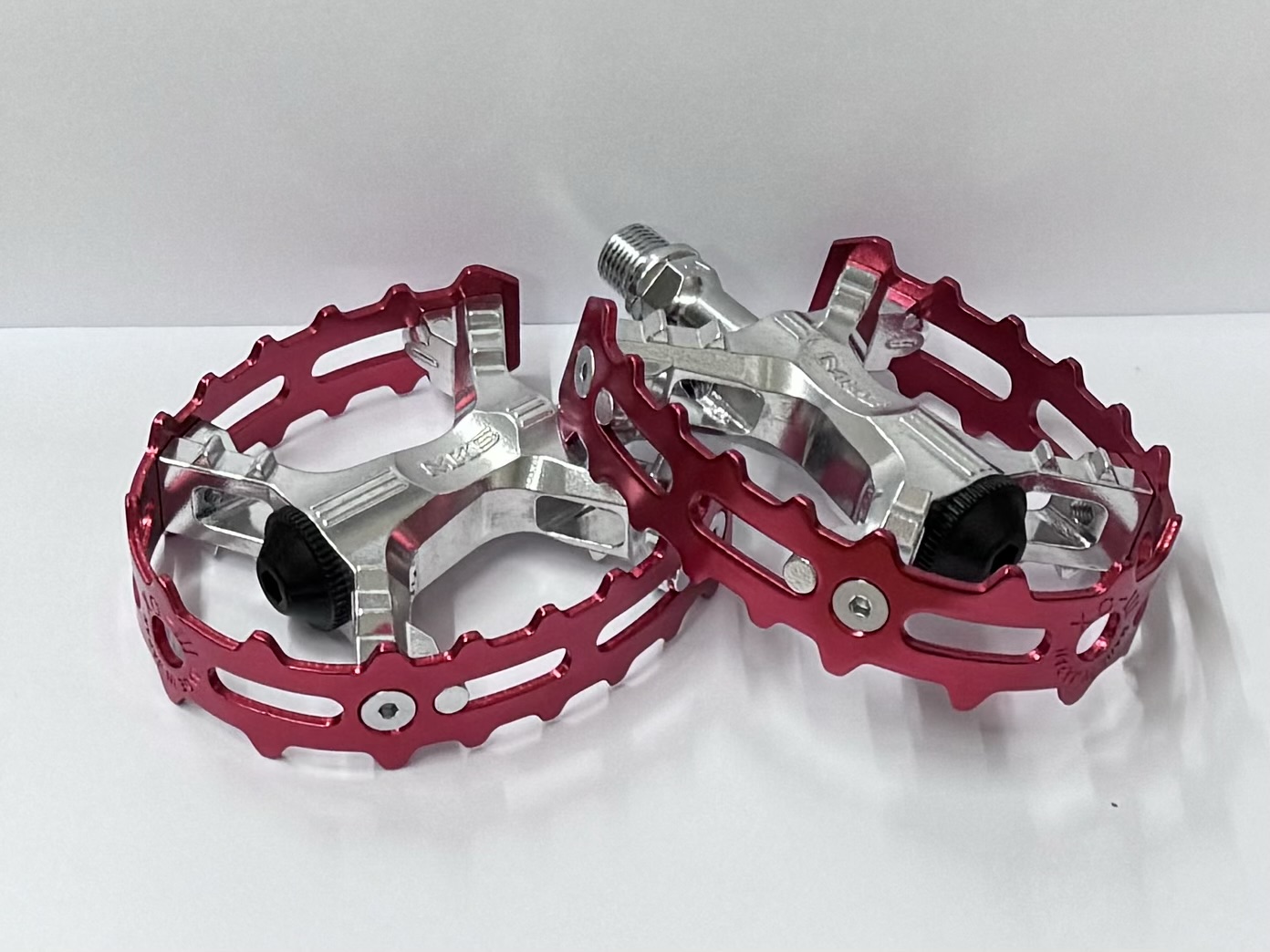 MKS XC-III Beartrap Pedale silber/rot MKS XC-III Beartrap Pedale silber/rot