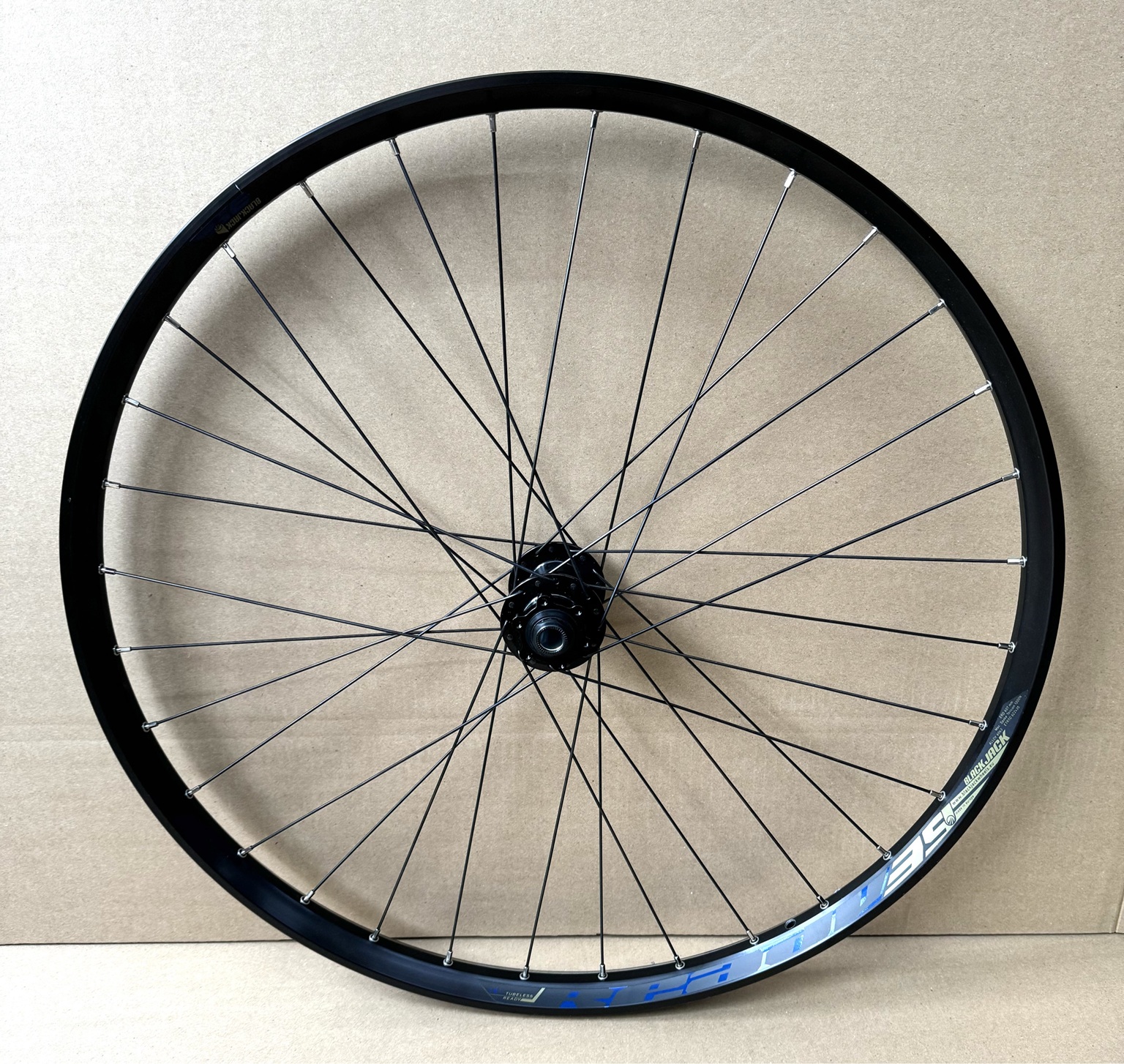 29" Formula Boost /Rodi Black Jack 35 Vorderrad 6-Loch Dekor blau/gold 29" Formula Boost /Rodi Black Jack 35 Vorderrad 6-Loch Dekor blau/gold