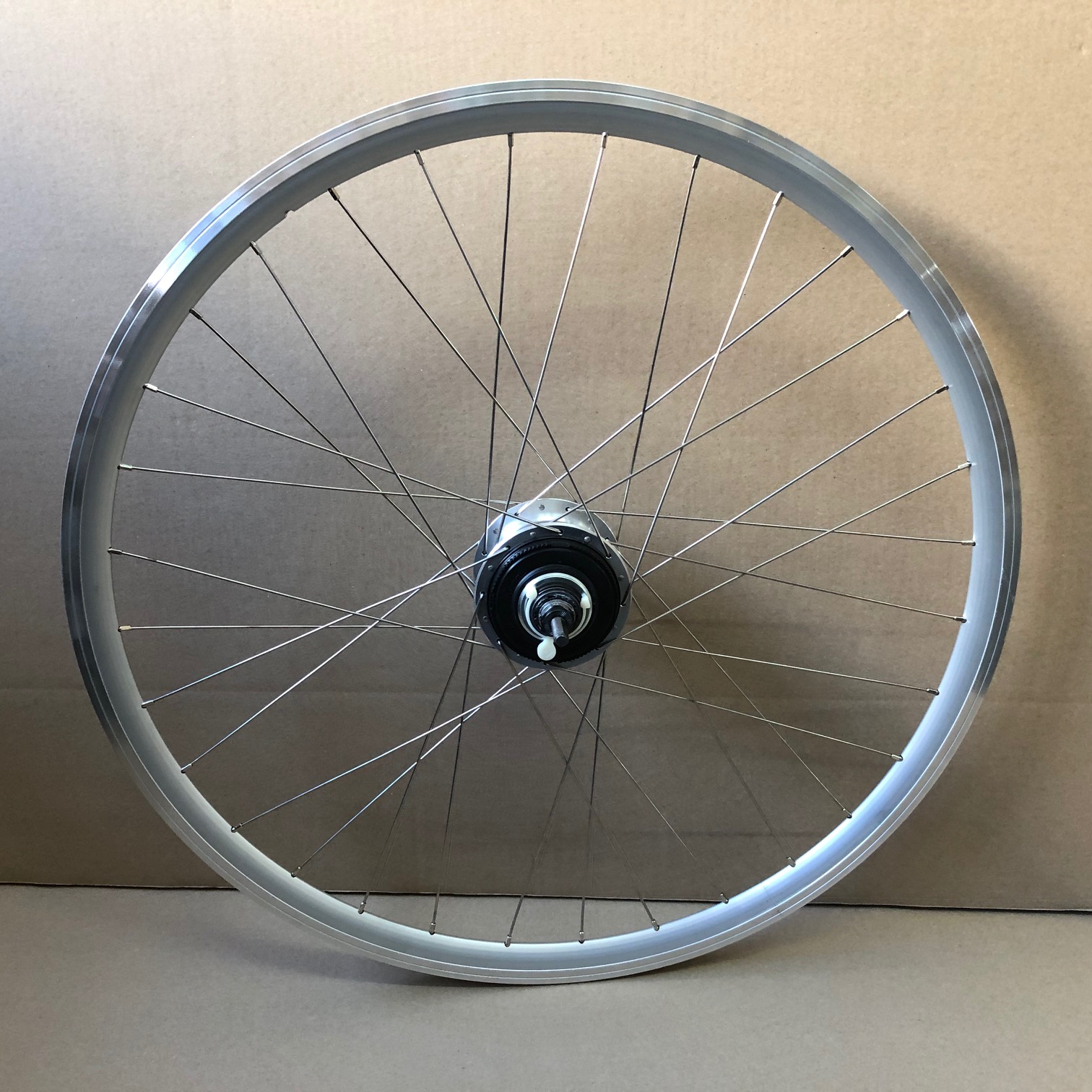 28" Hinterrad Shimano Alfine SG-S7001-8 8-Gang Remerx Taurus silber